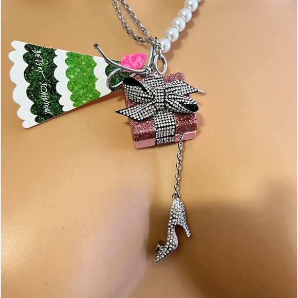 New Betsey Johnson Pearl Crystal Present Convertible Ornament Short  Necklace - Picture 10 of 16
